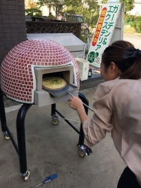 看板娘の竹内。